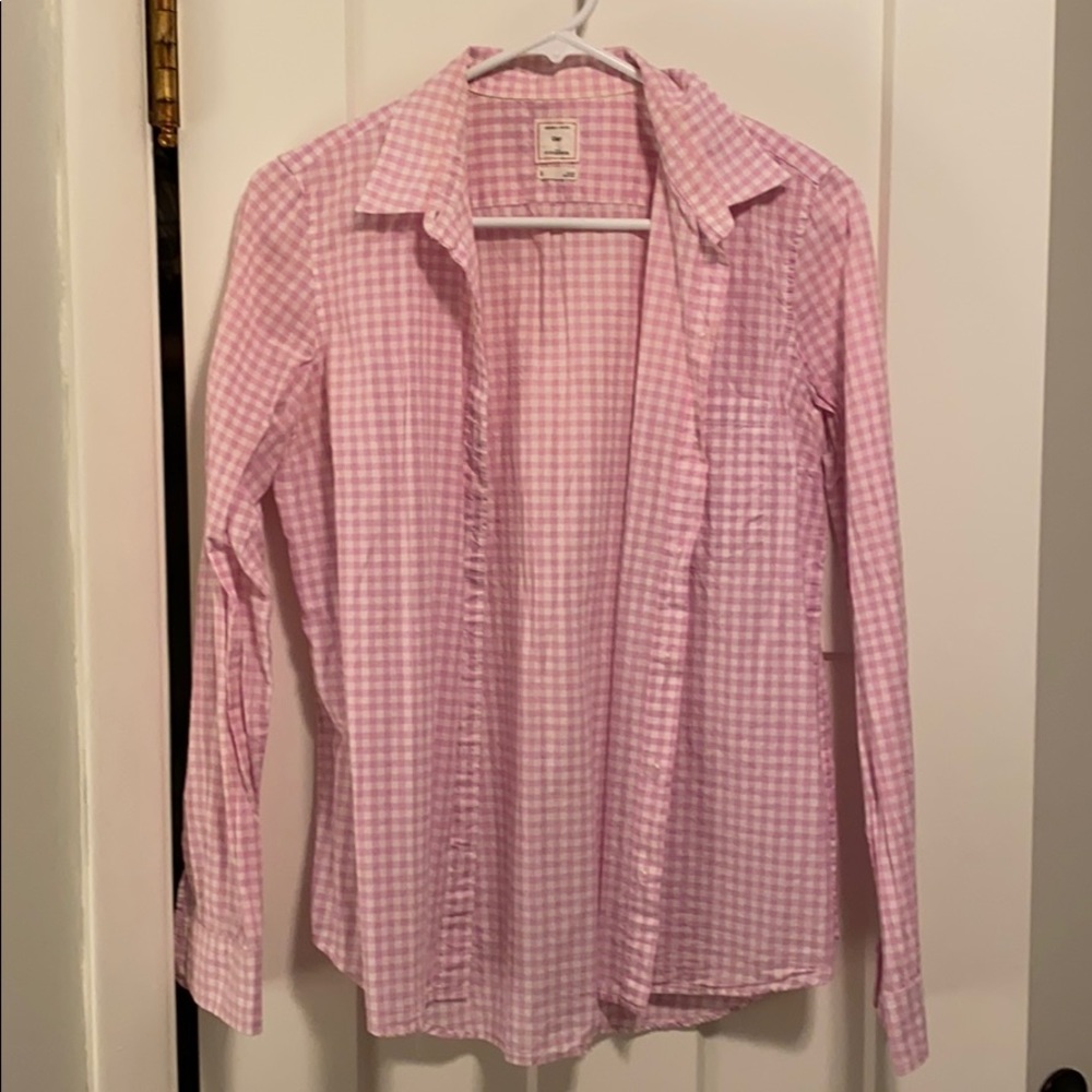 Gap fitted boyfriend button up, pink and white.